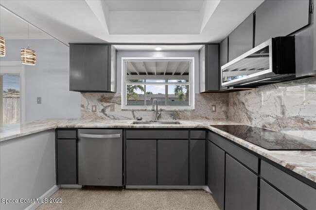 Building Photo - 215 Marion St