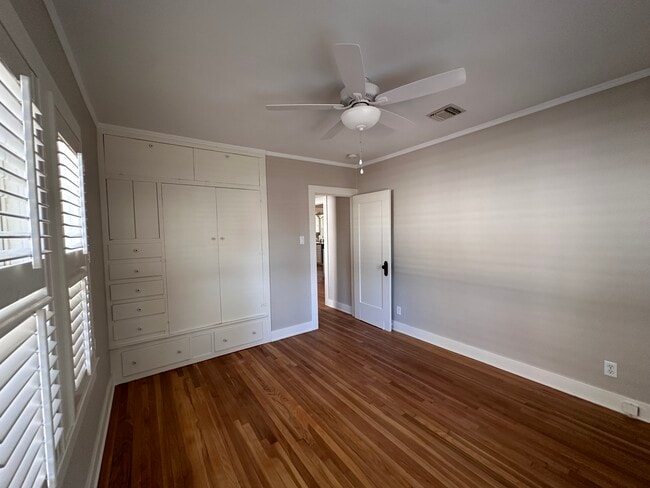 Building Photo - 930 N Fairview St