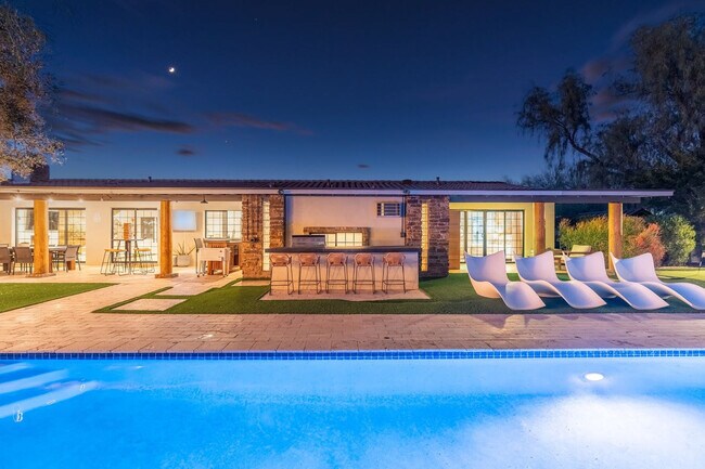 Building Photo - 4129 E Palo Verde Dr