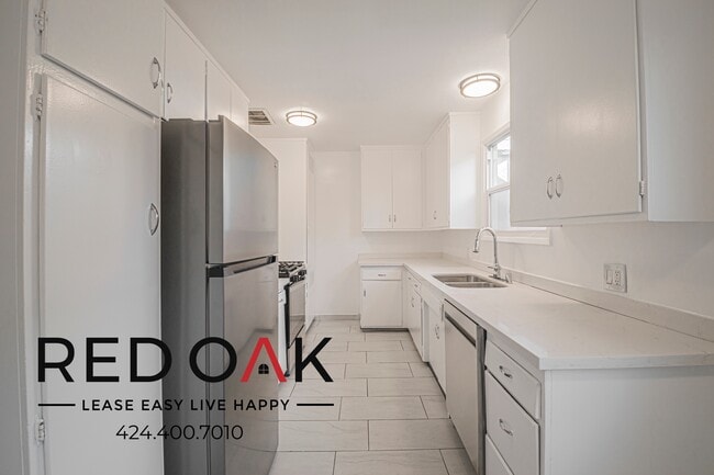 Building Photo - 2243 Merton Ave