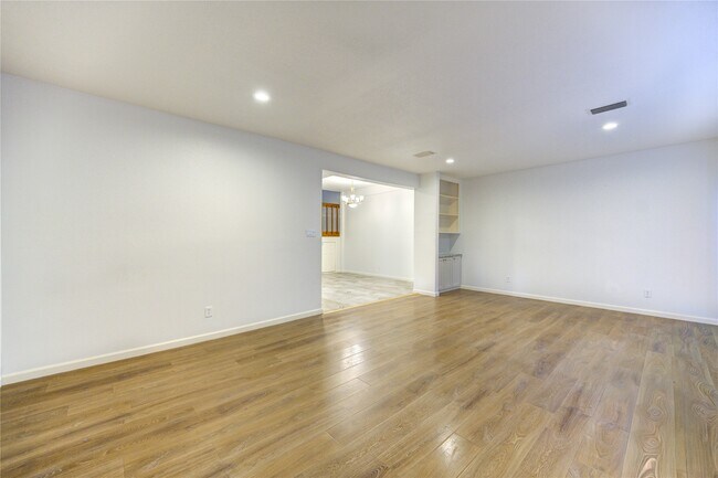 Building Photo - 12625 Memorial Dr