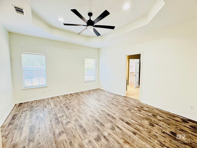 Building Photo - 31424 Oakridge Dr