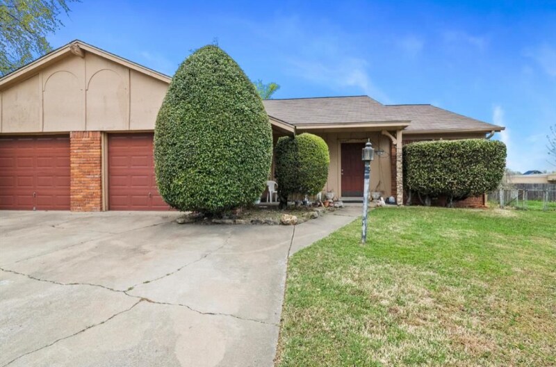 Primary Photo - 6623 E 72nd Pl