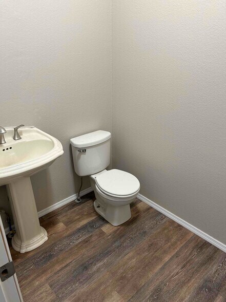 Building Photo - 913 E Uintah St