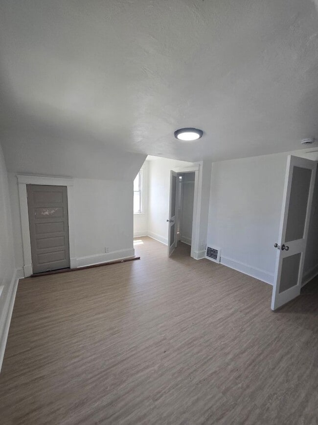 Building Photo - 3 Bedroom Single Family | Section 8 Welcomed