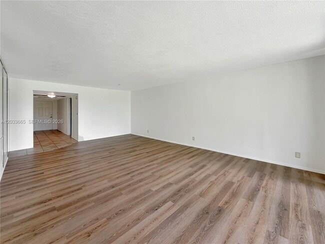 Building Photo - 3641 Oaks Clubhouse Dr