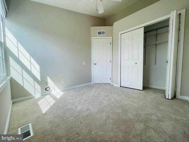 Building Photo - 8069 Stonewall Brigade Ct