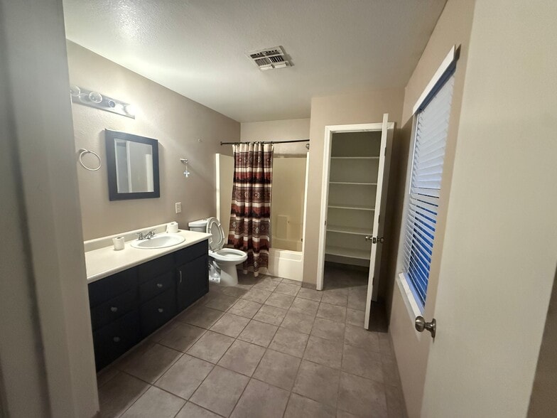 Building Photo - 4608 S Twinleaf Dr