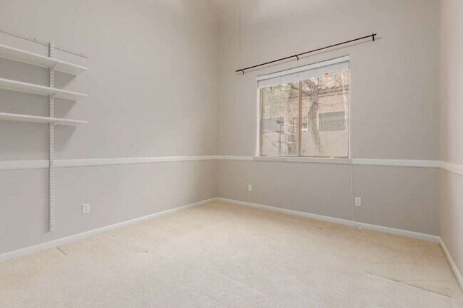Building Photo - "Discover Your Dream Oasis: Spacious 4-Bedroom Retreat in Scottsdale's Paradise Drive!"