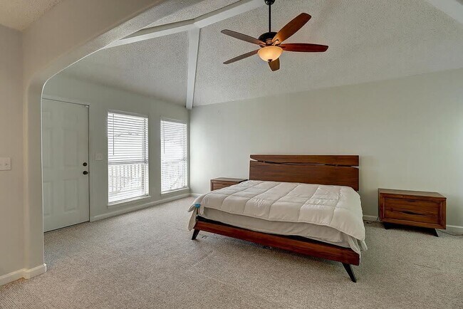 Building Photo - 13809 Suntan Ave