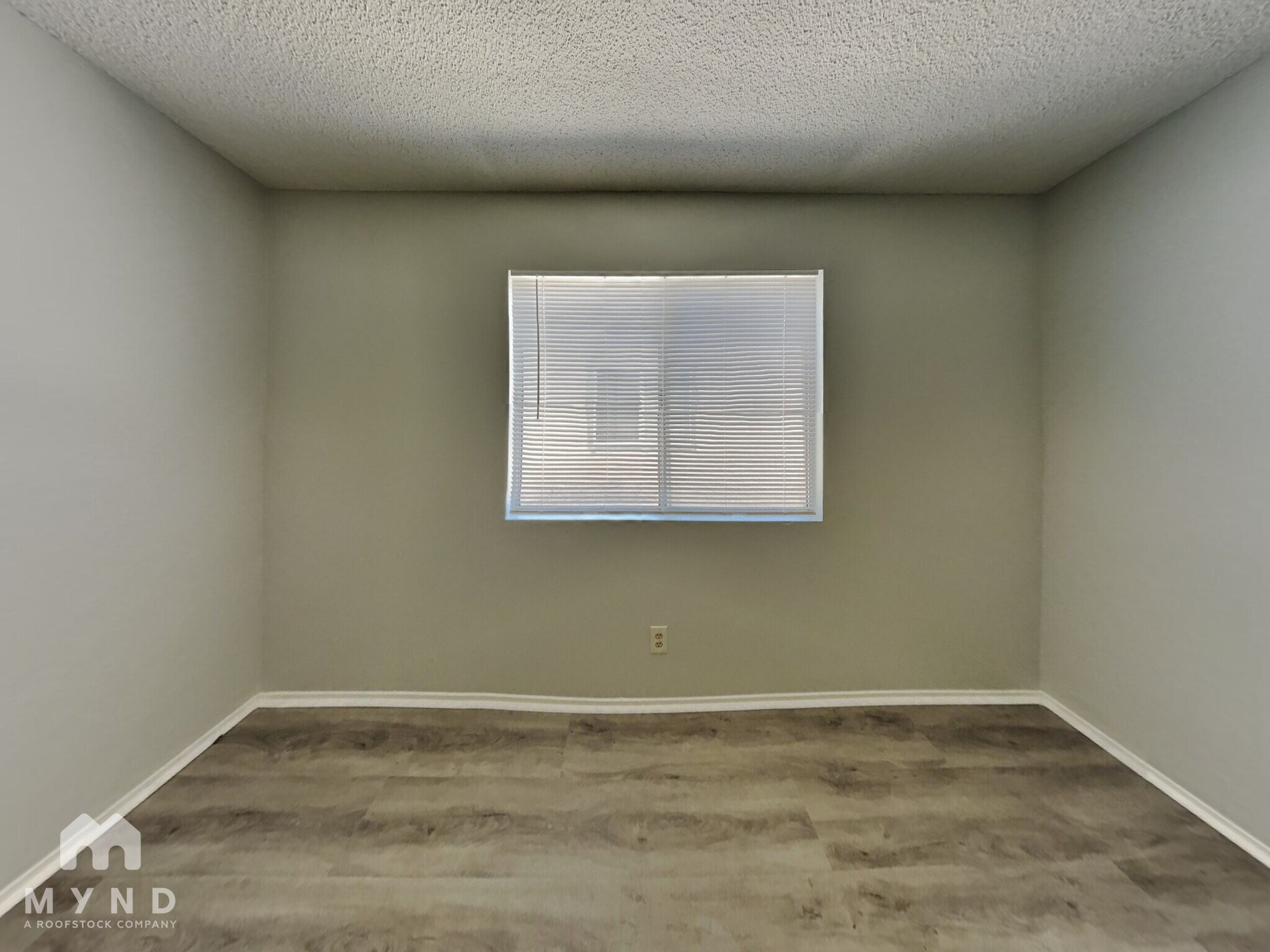 Building Photo - 1221 S Christy Ln