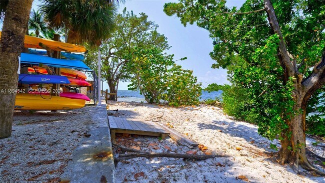 Building Photo - 2 Grove Isle Dr