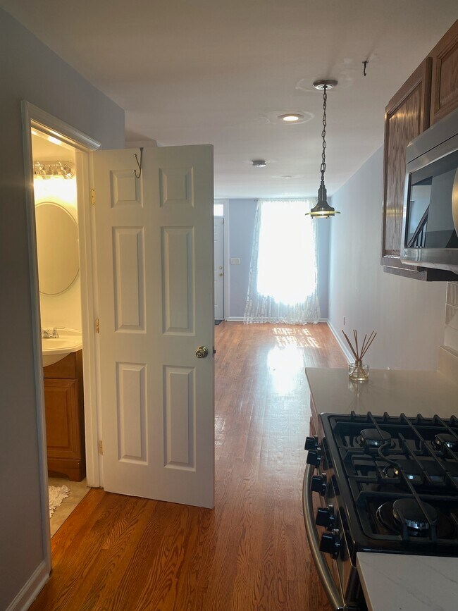 Building Photo - 654 Melvin Dr