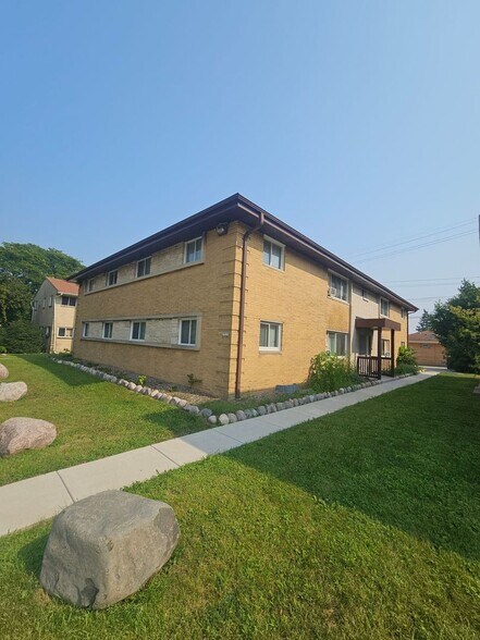 Primary Photo - 7825 W Hampton Ave