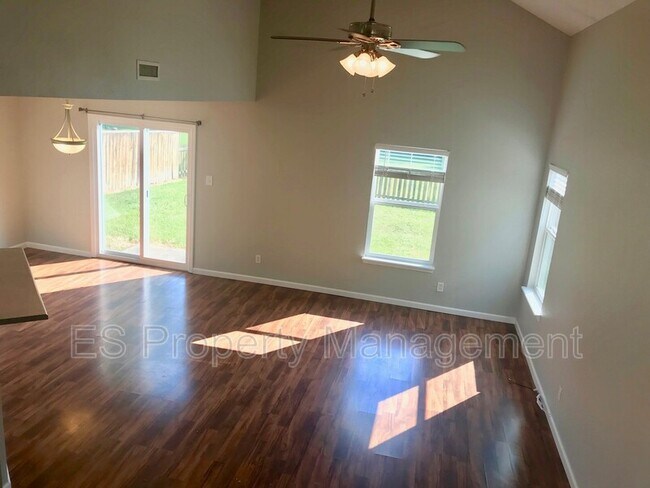 Building Photo - 4481 Redcliff N Ln