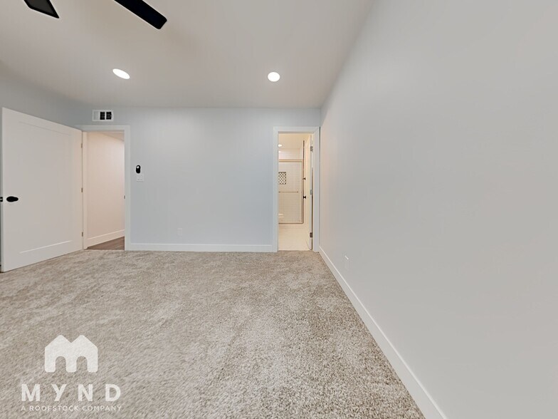 Building Photo - 2528 E Hermosa Dr