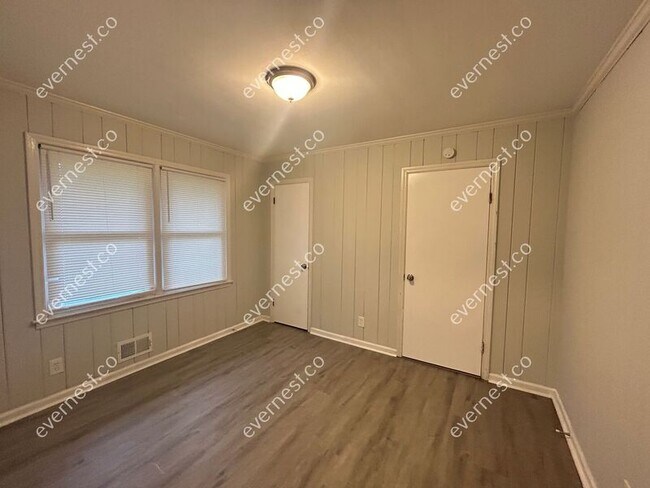 Building Photo - 2690 Lake Harbin Rd