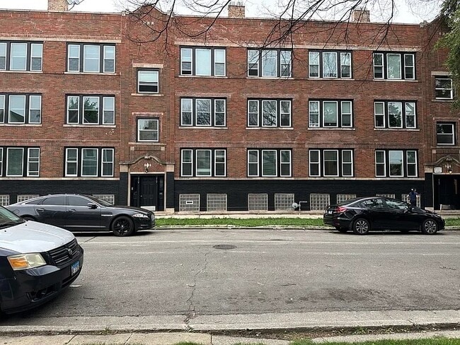 Primary Photo - 2109 N Hamlin Ave