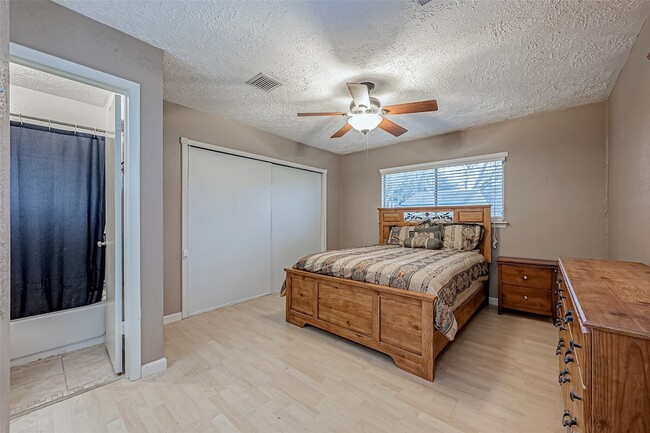 Building Photo - 2122 Heritage Colony Dr