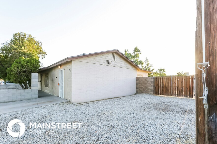 Building Photo - 4301 N 59th Ave