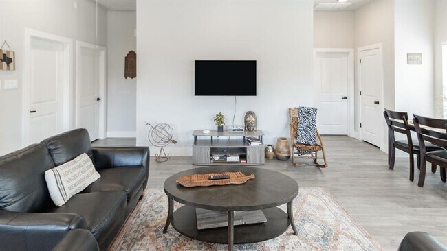 Building Photo - 505 Carl St