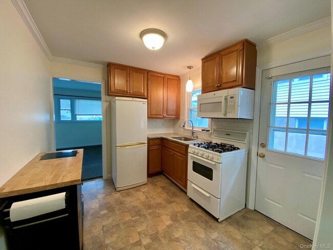 Building Photo - 26 Poplar St