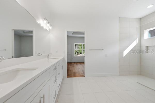 Building Photo - 6726 SW 10th Ln