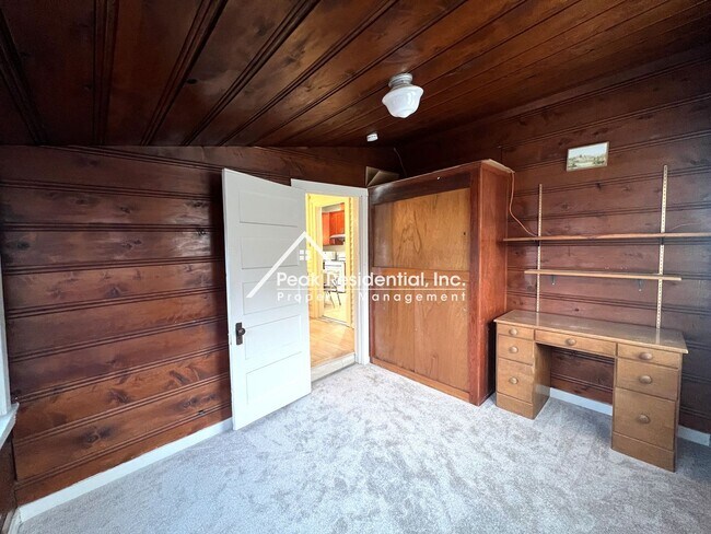 Building Photo - Charming 3bd/1ba Midtown Apartment-Must See!