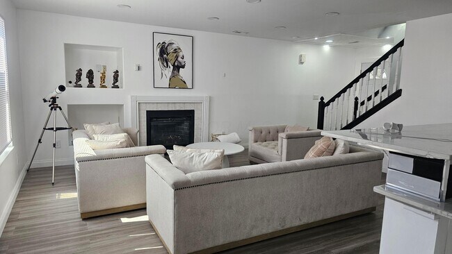 Building Photo - 3044 Kings Realm Ave