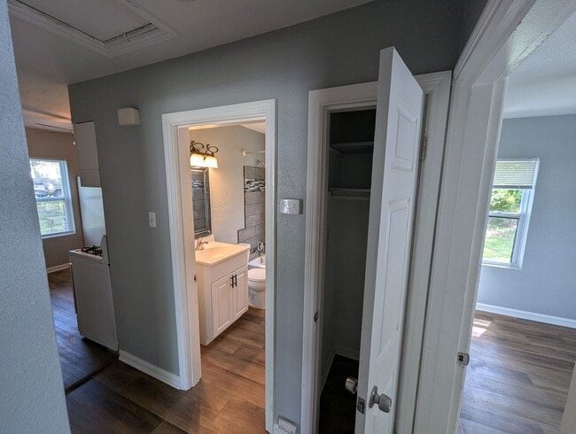 Building Photo - Cutest Corner Lot - Section 8 Friendly