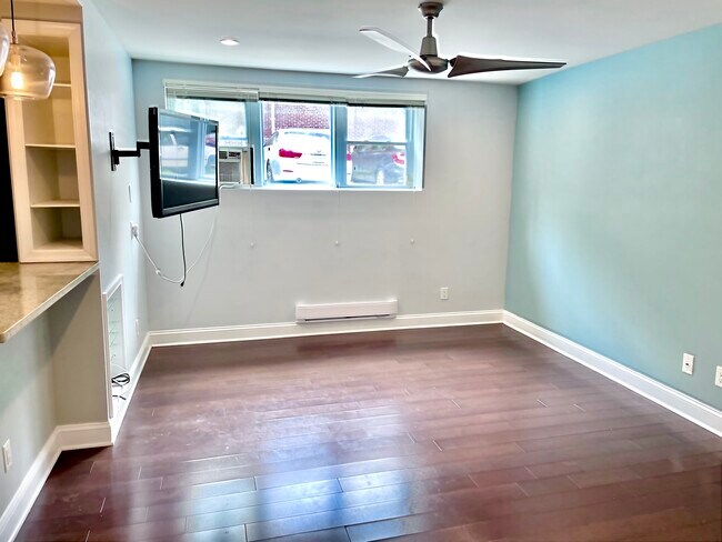 Building Photo - 2339 40th Pl NW