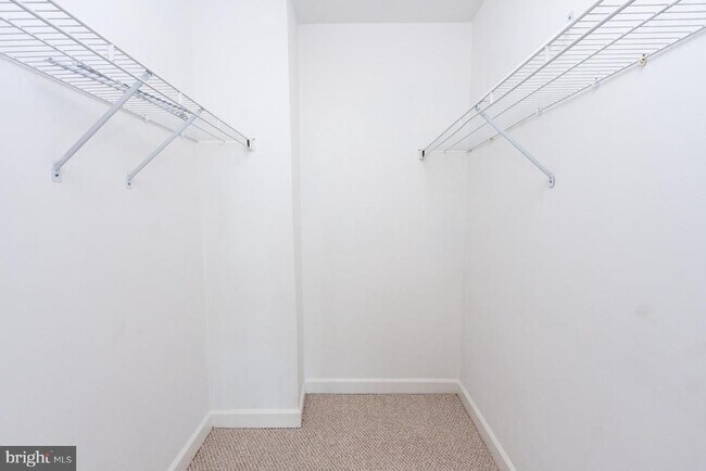 Building Photo - 100 Harborview Dr