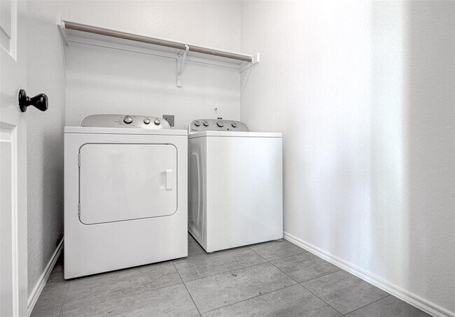 Building Photo - 11817 Watercrest Ct