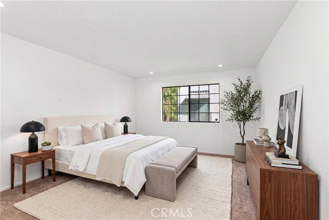 Building Photo - 14115 Moorpark St