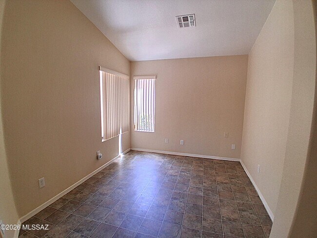 Building Photo - 995 N Western Sunset Dr