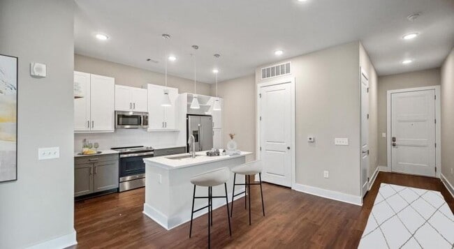 Building Photo - 105 Rogers St NE