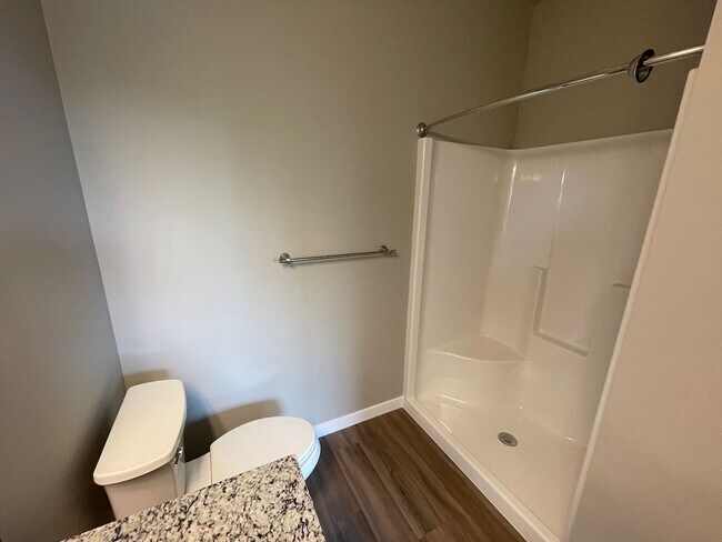 Building Photo - NEW 4 Bedroom / 4.5 Bath Duplex. A/C in every bedroom