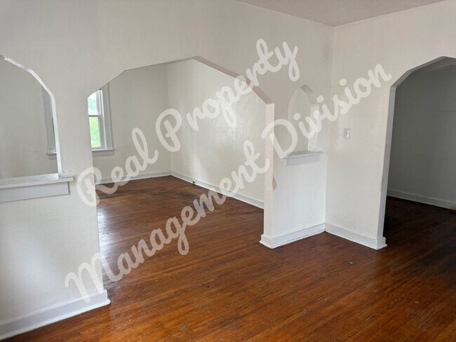 Building Photo - 2316 S 6th St