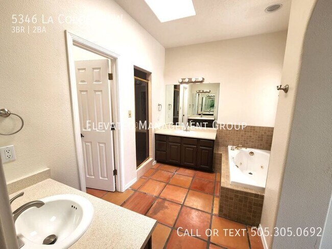 Building Photo - 5346 La Colonia Dr NW