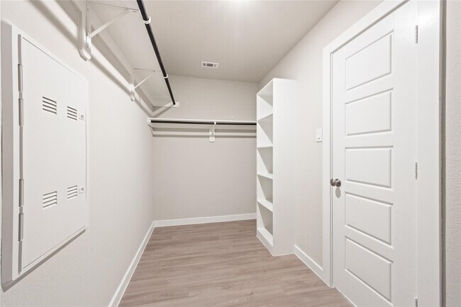 Building Photo - 8635 Jetty Glen Dr