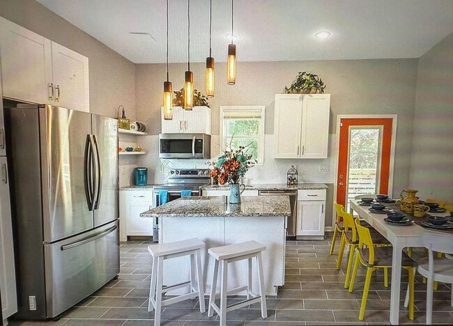 Building Photo - Charming 4BR House in Atlanta