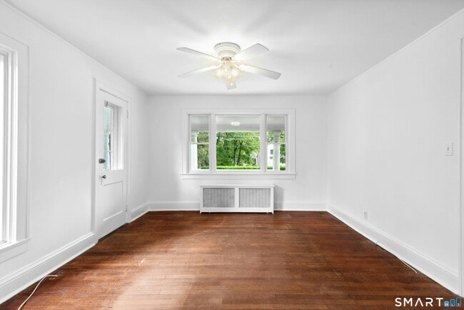 Building Photo - 290 Soundview Ave