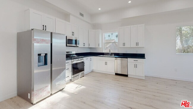 Building Photo - 1509 Cloverdale Ave