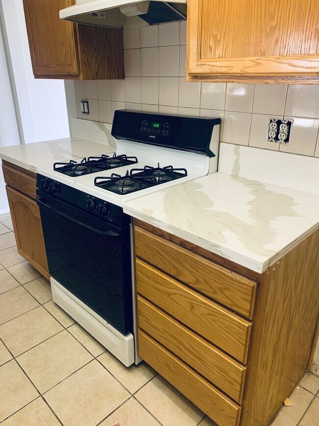 Beautiful 4 Bedroom Single Family Home on 1928 N Cedar Creek Cir