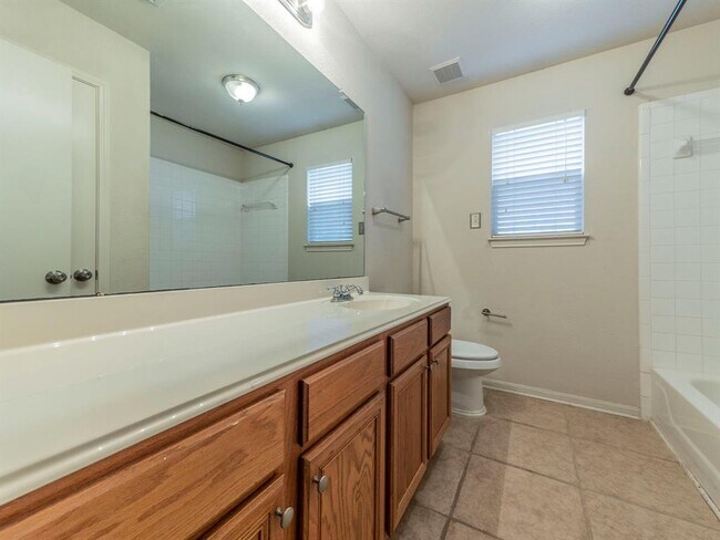 Building Photo - 2316 Logan Dr