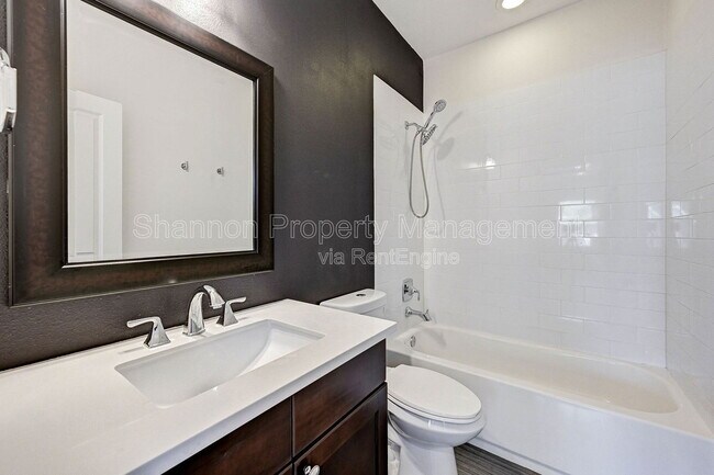 Building Photo - 744 W 24th St