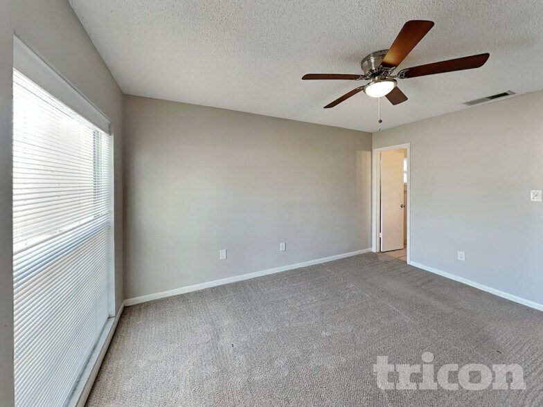 Building Photo - 1757 Lakeview Village Dr