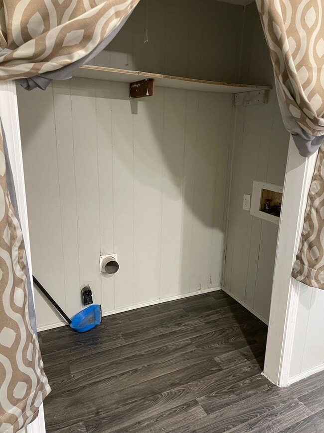 Building Photo - 3 BED, 1 BATH BRICK HOME LOCATED IN TROY