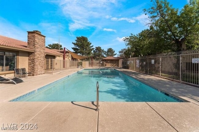 Building Photo - 7200 W Pirates Cove Rd