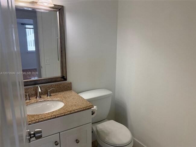Building Photo - 4200 Hillcrest Dr
